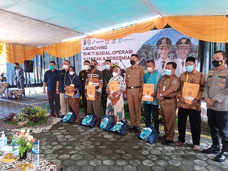 Tuban, 30 Lansia Terima Operasi Katarak Gratis dan Paket Sembako dari Pemkab Tuban